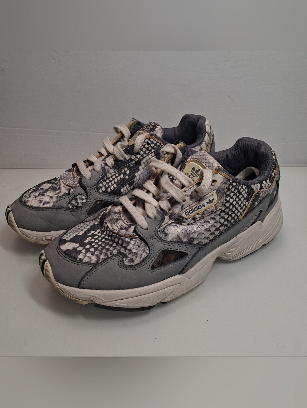 Adidas Womens Falcon W EH0192 Gray Graphic Print Lace Up Shoes Size 9 Pre-owned